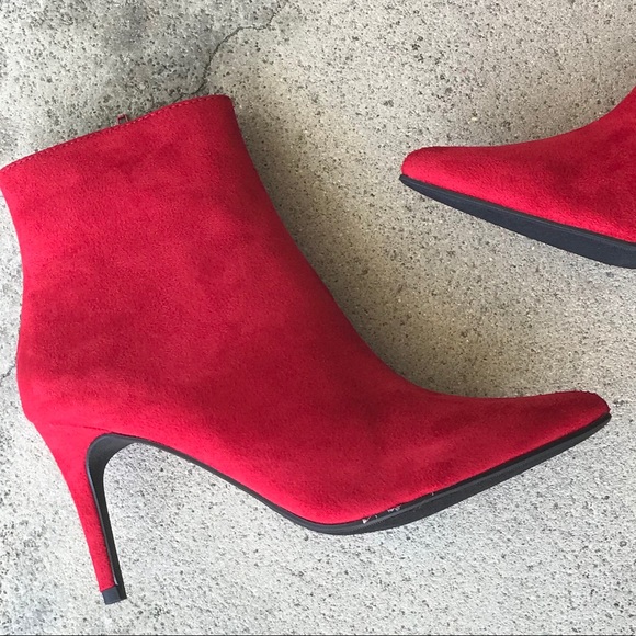 Last 1! Delicious Red faux suede size 5.5 BOOTIE - Picture 2 of 3